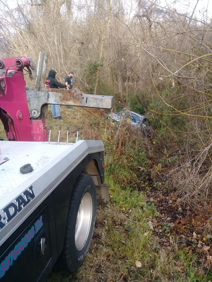 Big Mike’s Wrecker Service tow truck providing roadside assistance in Palestine TX